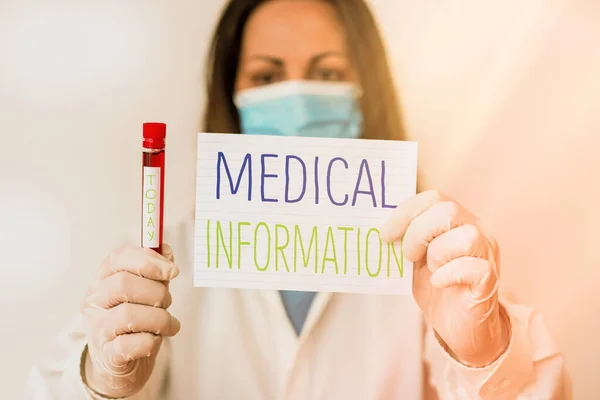 Escribir nota mostrando información médica. Foto de negocios mostrando información demográfica individual e historias clínicas Muestra de análisis de sangre de laboratorio para análisis de diagnóstico médico . — Foto de Stock