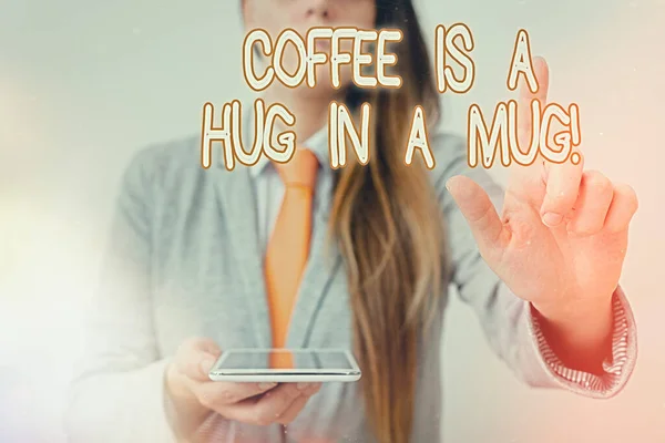 ( 영어 ) Coffee Is a Hug in A Mug. 개념은 뜨거운 음료 모델을 제공 함으로써 사랑의 감정을 표현하는 것을 의미 합니다. 손을 가리키는 손가락은 네비 게이 션의 성장을 상징합니다.. — 스톡 사진