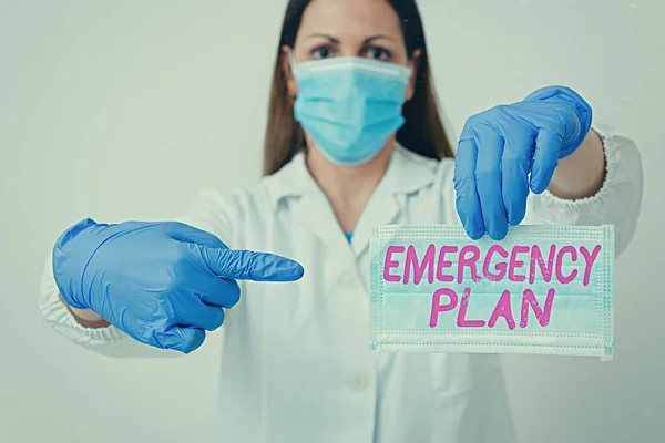 Escribiendo una nota que muestra el Plan de Emergencia. Foto de negocios mostrando instrucciones que describen lo que los trabajadores deben hacer en peligro Muestra de análisis de sangre de laboratorio para el análisis de diagnóstico médico . — Foto de Stock