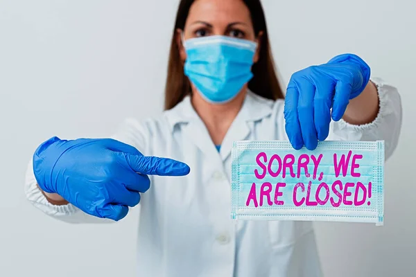 Escribir nota que muestra Sorry, We Are Closed. Exposición de fotos de negocios disculpas por cerrar el negocio para el tiempo específico Muestra de análisis de sangre de laboratorio para el análisis de diagnóstico médico . — Foto de Stock