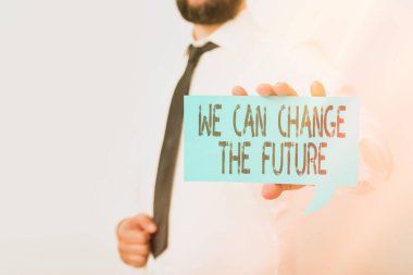 Geleceği Değiştirebileceğimizi gösteren kavramsal el yazısı. İçeriği vurgulamak için farklı renk notları göstererek farklı sonuçlar elde etmek için eylemler yapın.