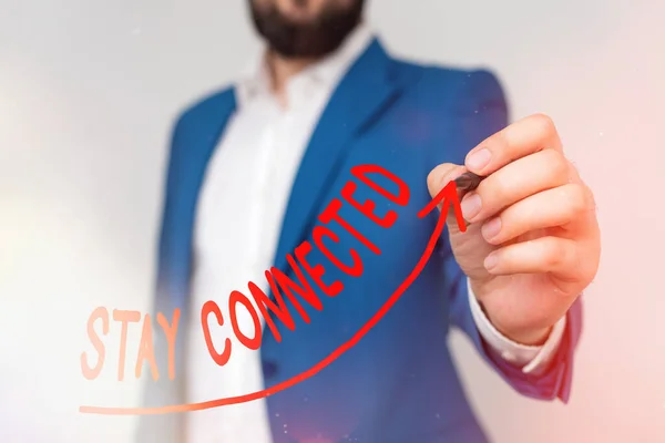 Word writing text Stay Connected. Business-Konzept für zu bleiben mit sozialen professionellen kommerziellen Beziehungen digitale Pfeilspitze Kurve nach oben ansteigend bezeichnet Wachstumsentwicklungskonzept. — Stockfoto