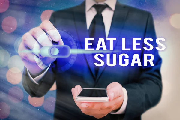 Szóírás szöveg Egyél kevesebb cukrot. Üzleti koncepció a cukorbevitel csökkentésére és az egészséges táplálkozásra gazdag élelmiszerek fogyasztására Grafikus lakat a webes adatbiztonsági alkalmazásrendszerhez. — Stock Fotó