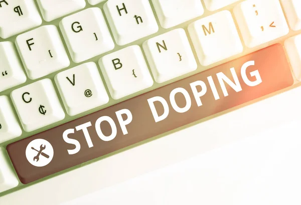 Nota di scrittura che mostra Stop Doping. Business photo showcase smettere l'uso di farmaci vietati miglioramento delle prestazioni atletiche Tastiera colorata con accessori disposti su spazio vuoto copia. — Foto Stock