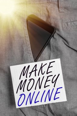 Çevrimiçi Para Kazan 'ı gösteren bir not yazıyorum. İş fotoğraflarının sergilenmesi. Serbest çalışarak ve internet pazarlama cihazıyla ön cebinizdeki kağıt paralarla para kazanın..