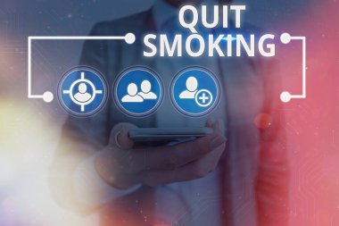 Mesaj işareti sigarayı bıraktığını gösteriyor. Kavramsal fotoğraf tütün içmeyi durdurma veya durdurma süreci Dijital teknoloji ağ bağlantısı bilgi kaynağı bilgi öğeleri simgesi.