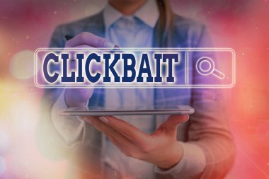 Clickbait 'i gösteren bir not yazıyorum. Asıl amacı gösteren iş fotoğrafı, belirli bir web sayfasının dijital bilgi fütüristik teknoloji ağı bağlantısına dikkat çekmektir.