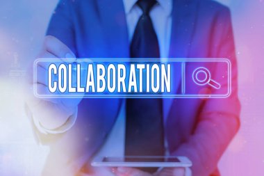 İşbirliğini gösteren not yazılıyor. Bir hedefe ulaşmak için birlikte çalışan iki ya da daha fazla iş fotoğrafı gösterme süreci Web arama dijital bilgi fütüristik teknoloji ağı bağlantısı.