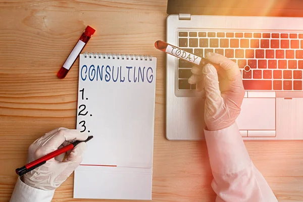 Konzeptionelle Handschrift, die Consulting zeigt. Business-Fototext, der Experten oder Technikern fachkundigen Rat gibt Blutprobe Ampulle neueste Technologie zur Untersuchung bereit. — Stockfoto