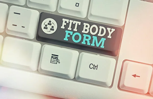 Nota de escrita mostrando Fit Body Form. Exibição de fotos de negócios refere-se a um corpo que se alinha perfeitamente de forma e contorno Tecla de teclado colorida com acessórios dispostos em espaço de cópia vazio . — Fotografia de Stock