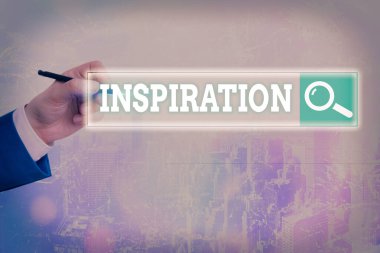 El yazısı metni yazma ilhamı. Zihinsel olarak teşvik edilme kavramının anlamı yaratıcı bir şey yapmak için Web arama dijital bilgi fütüristik teknoloji ağ bağlantısı.