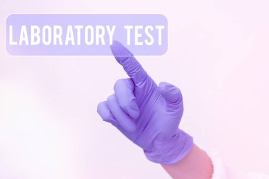 El yazısı laboratuvar testi. Konsept, test edilen maddelerin tıbbi teşhisinin belirlenmesi anlamına gelir. Üzerinde tıbbi eldiven bulunan boş kağıt aksesuar aksesuarları sergilenir..