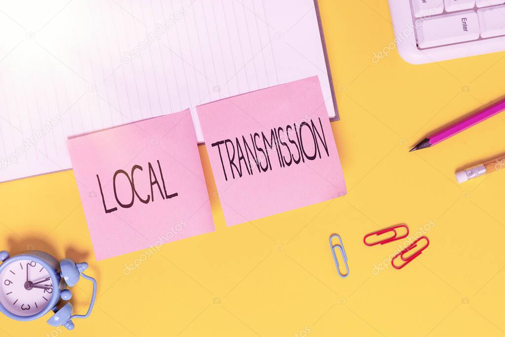 Texto a mano Transmisión local. Concepto que significa casos de