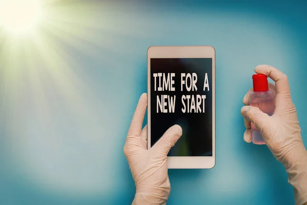 Signo de texto que muestra Tiempo para un Nuevo Comienzo. Foto conceptual el comienzo de un evento o proceso Inicio Contaminación dentro de dispositivos electrónicos sufaces controlados por desinfectante . — Foto de Stock