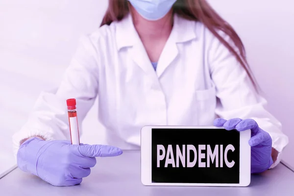 Schreibnotiz mit Pandemie. Geschäftsfotos, die das Auftreten in einem weiten Gebiet zeigen, das einen hohen Anteil der Bevölkerung beeinflusst, Laborblutprobe für medizinische diagnostische Analysen. — Stockfoto