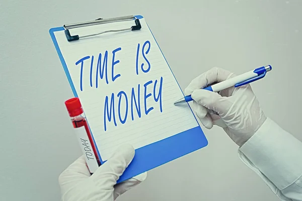 Pisanie tekstu Czas to pieniądz. Koncepcja biznesowa dotycząca jak najszybszego działania i niemarnowania czasu Laboratoryjne badanie krwi wykazane w celu uzyskania wyniku diagnostyki medycznej. — Zdjęcie stockowe