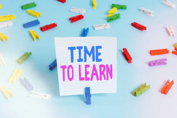 Word writing text Time To Learn. Business concept for the need to get knowledge or understanding of facts and ideas Colored clothespin papers empty reminder blue floor background office pin. — Stock Photo, Image