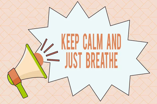 Handschriftliche Textschreiben Keep Calm And Just Breathe. Konzept bedeutet eine Pause einlegen, um alltägliche Schwierigkeiten zu überwinden Megaphon mit Volume Sound Effect Icon und Blank Jagged Scream Bubble. — Stockfoto