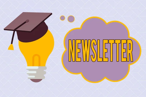 Segnale di testo che mostra Newsletter. Foto concettuale il bollettino è stato dato ai membri di una società regolarmente 3D Graduation Cap Pensando a riposo sulla lampadina con Blank Cloud Thought Bubble. — Foto Stock