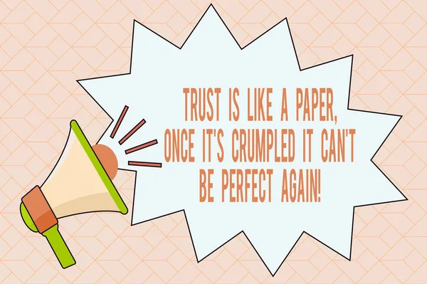 Почерк написания текста Trust Is Like A Paper, Once It is Crumbled It Cant Be Perfect Again. Концепция означает доверие Megaphone с значком эффекта громкости звука и пустой зубчатый пузырь крик. — стоковое фото