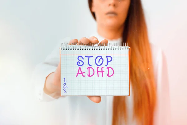 Escrevendo nota mostrando Stop Adhd. Foto de negócios mostrando tratar uma desordem que afeta o cérebro e os comportamentos de uma criança Modelo exibindo diferente cor vazia notepad mock-up para escrever ideia . — Fotografia de Stock