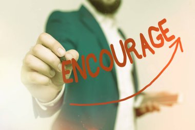 Cesareti gösteren bir not yazıyorum. İş fotoğrafı gösterimi cesaret, ruh, umut, teşvik etmek veya büyüme kavramını ifade eden Dijital ok başı eğrisini ikna etmek için ilham verir..