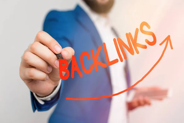 Schreibnotiz mit Backlinks. Geschäftsfotos mit Links von einer Website zu einer Seite auf einer anderen Website oder Seite Digitale Pfeilspitzen-Kurve, die das Wachstumsentwicklungskonzept kennzeichnet. — Stockfoto