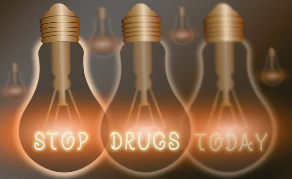 Escrita conceitual mostrando Stop Drugs. Texto de foto de negócios põe fim à dependência de substâncias como heroína ou cocaína Lâmpadas vintage coloridas realistas, solução de sinal de ideia . — Fotografia de Stock