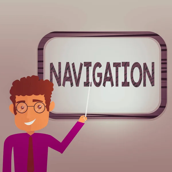 Schrijfnotitie met navigatie. Zakelijke foto presentatie nauwkeurig na te gaan of een s is positie planning na een route Man Staande Holding Stick Wijzend naar Wall Mounted Blank Color Board. — Stockfoto