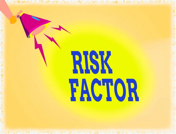 Texto para escrita de palavras Risk Factor. Conceito de negócio para Característica que pode aumentar a porcentagem de aquisição de uma doença Análise de Hu Mão Segurando Megafone Para baixo com um ícone de efeito sonoro relâmpago . — Fotografia de Stock