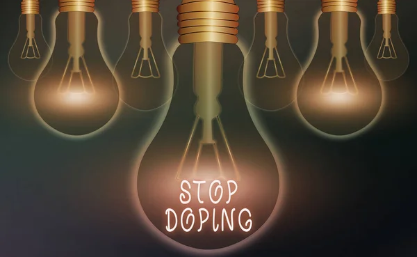 Parola che scrive testo Stop Doping. Business concept per smettere l'uso di farmaci vietati prestazioni atletichemigliorare realistico colorato lampadine vintage, idea segno soluzione concetto di pensiero. — Foto Stock