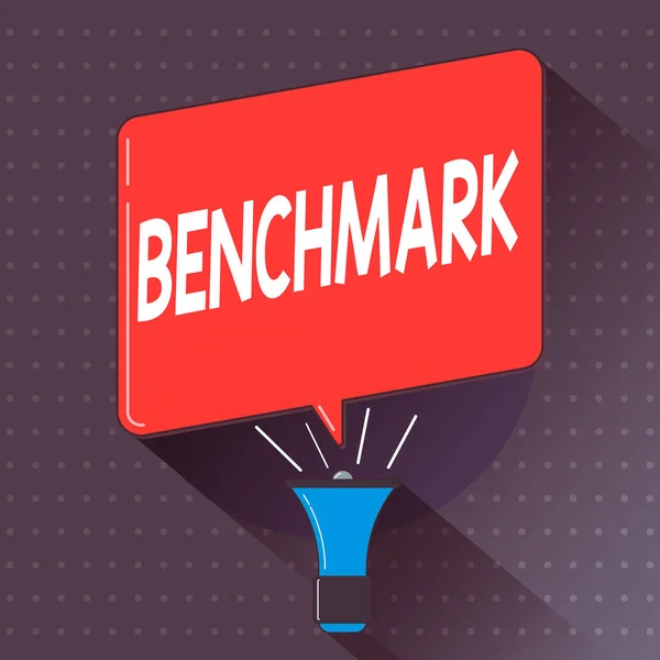 Signo de texto que muestra Benchmark. Foto conceptual algo que sirve como un estándar por el cual otros pueden ser medidos Megáfono Hacer Voz Más Fuerte Amplificador de Mano y Burbuja de Habla en Blanco . —  Fotos de Stock