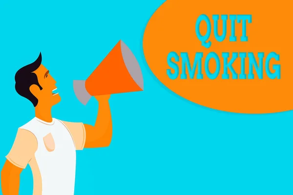 単語書き込みテキスト喫煙を終了します。タバコの喫煙を中止または停止するプロセスのためのビジネスコンセプトシャツの男立ち話メガホン男性を保持する上で呼び出す. — ストック写真