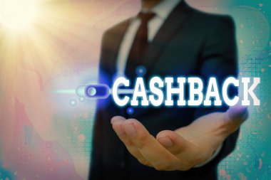 Cashback 'i gösteren mesaj işareti. Bir kredi kartı faturasına uygulanabilen ve web veri güvenlik uygulaması için Graphics asma kilidi alabilen kavramsal fotoğraf gerçek para.