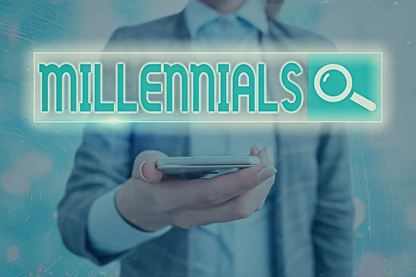 Signo de texto que muestra los Millennials. Foto conceptual: un individuo que llega a la edad adulta joven a principios del siglo XXI Búsqueda web: información digital Conexión de red tecnológica futurista . — Foto de Stock