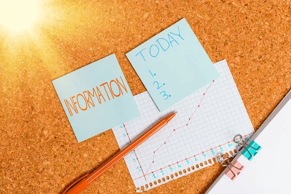 Konzeptuelle Handschrift, die Informationen zeigt. Business Foto Text Wissen aus Untersuchung, Studie oder Anleitung Schreibtisch Notizbuch Papier Büro Karton Studie liefert Diagramm. — Stockfoto