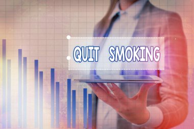 El yazısı, sigarayı bırak mesajı. Kavram, tütün içmeyi bırakma ya da sigara içmeyi durdurma sürecinin önemli başarıları gösteren yukarı doğru giden ok sembolü anlamına gelir.