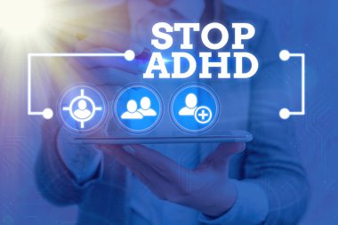 Dur Adhd 'i gösteren metin işareti. Kavramsal fotoğraf, bir çocuğun beyin ve davranışlarını etkileyen dijital teknoloji ağı bağlantıları bilgi simgesi.