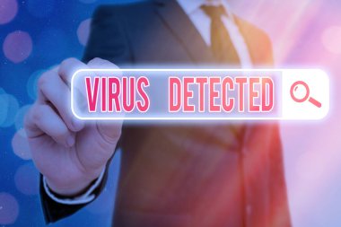 Virüs Tespit Edildiğini gösteren not yazılıyor. Yazılım arama ve kaldırma için kullanılan bir bilgisayar programını gösteren iş fotoğrafı. Web Dijital Bilgi Fütüristik Teknoloji Ağı bağlantısı.