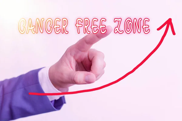 Testo calligrafico Cancer Free Zone. Concetto che significa sostenere i pazienti oncologici e aumentare la consapevolezza della curva della punta di freccia digitale del cancro che sale verso l'alto denotando il concetto di sviluppo della crescita. — Foto Stock