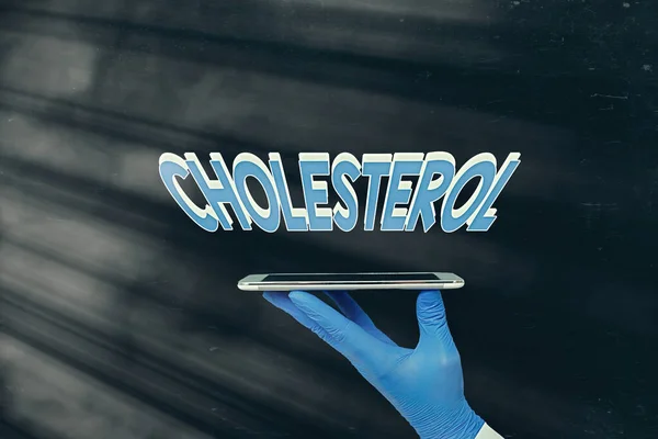 Escribiendo una nota que muestra el colesterol. Foto de negocios mostrando compuesto del tipo de esterol que se encuentra en la mayoría de los tejidos del cuerpo Mostrando accesorios de papel adhesivo con guantes médicos . —  Fotos de Stock