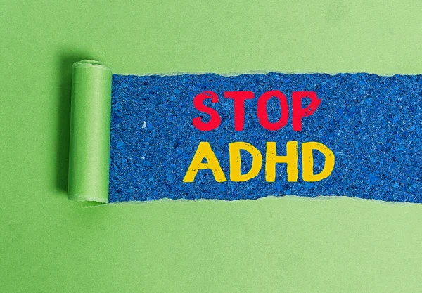 Handschriftlicher Text Stop Adhd. Konzept zur Behandlung einer Störung, die das Gehirn und das Verhalten eines Kindes beeinflusst. — Stockfoto