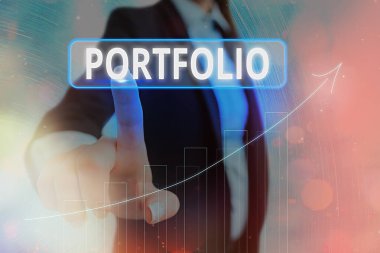 Portföyü gösteren yazı. Bir yatırımcı tarafından tutulan kavramsal fotoğraf menkul kıymetleri, bir finans evi okunun simgesi tutulan kağıt önemli başarıları gösteren yukarı doğru giden noktalar.