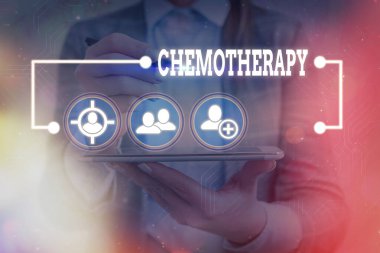 Kemoterapi belirtileri var. Kavramsal fotoğraf, kimyasal maddeler kullanılarak hastalığın tedavisi dijital teknoloji ağı bağlantısı bilgi simgesi.