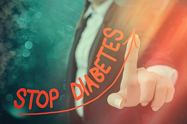 Pismo pisma Stop cukrzycy. Koncepcja oznacza zapobieganie chorobom podwyższonego poziomu glukozy we krwi krzywej cyfrowej groty strzałkowej rosnącej w górę, oznaczającej koncepcję rozwoju wzrostu. — Zdjęcie stockowe