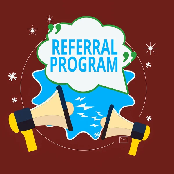 Word writing text Referral Program. Geschäftskonzept für Mitarbeiter wird für die Einführung geeigneter Rekruten belohnt Blank Speech Bubble mit Anführungszeichen Zwei Megaphone schreien und argumentieren. — Stockfoto