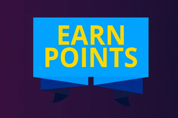 단어의 의미는 Earn Points 이다. 당신이 한 일에 대해 찬사를 받거나 승인을 받기 위한 비즈니스 개념 리본 사시 폴드와 부패 한 밴너 스트립 콜드 밴드. — 스톡 사진