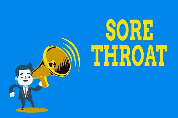 テキストを書く｜Sore Throat.炎症のためのビジネスの概念は、咽頭や顔の刺激に起因しますスーツの男耳パッド立ち音のアイコンとメガホンを保持移動. — ストック写真