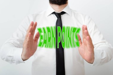 Earn Points 'i gösteren bir not yazıyorum. Yaptığınız bir şey için övgü ya da onay alan iş fotoğrafı gösterimi elle işaret ederek navigasyon gelişimini sembolize ediyor.