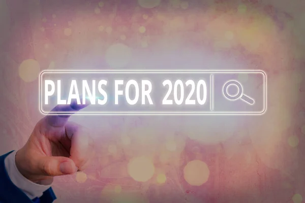 显示2020年计划的书面说明商业照片展示了一个人打算或决定如何进行网络搜索数字信息的未来技术网络连接. — 图库照片